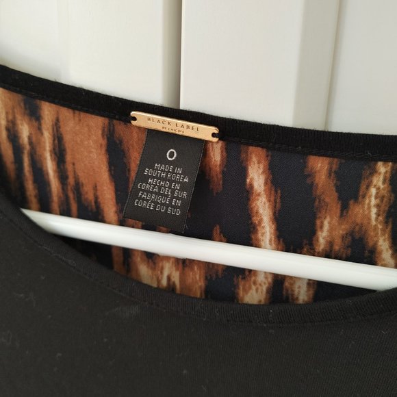 Chico's BLACK LABEL Animal Print Back Tee - Size 4/6 (S) - Picture 4 of 5